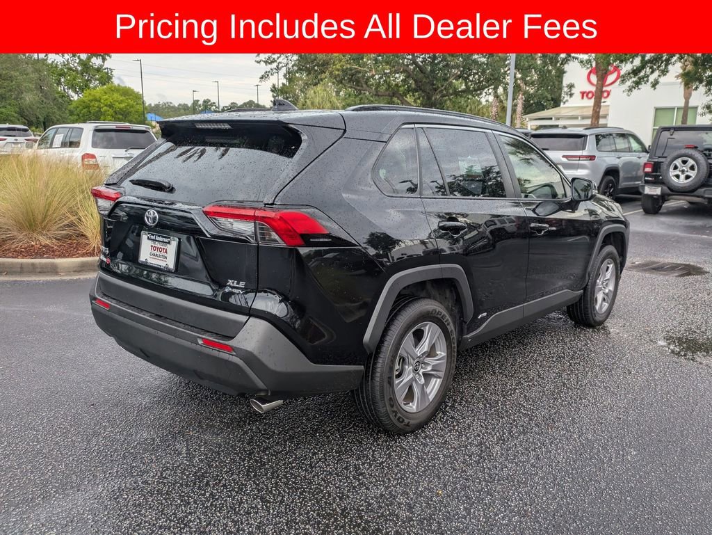Used 2025 Toyota RAV4 XLE AWD/4WD image 5
