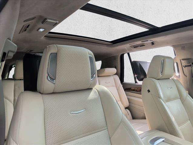 Used 2021 Cadillac Escalade Premium Luxury Platinum AWD/4WD image 21