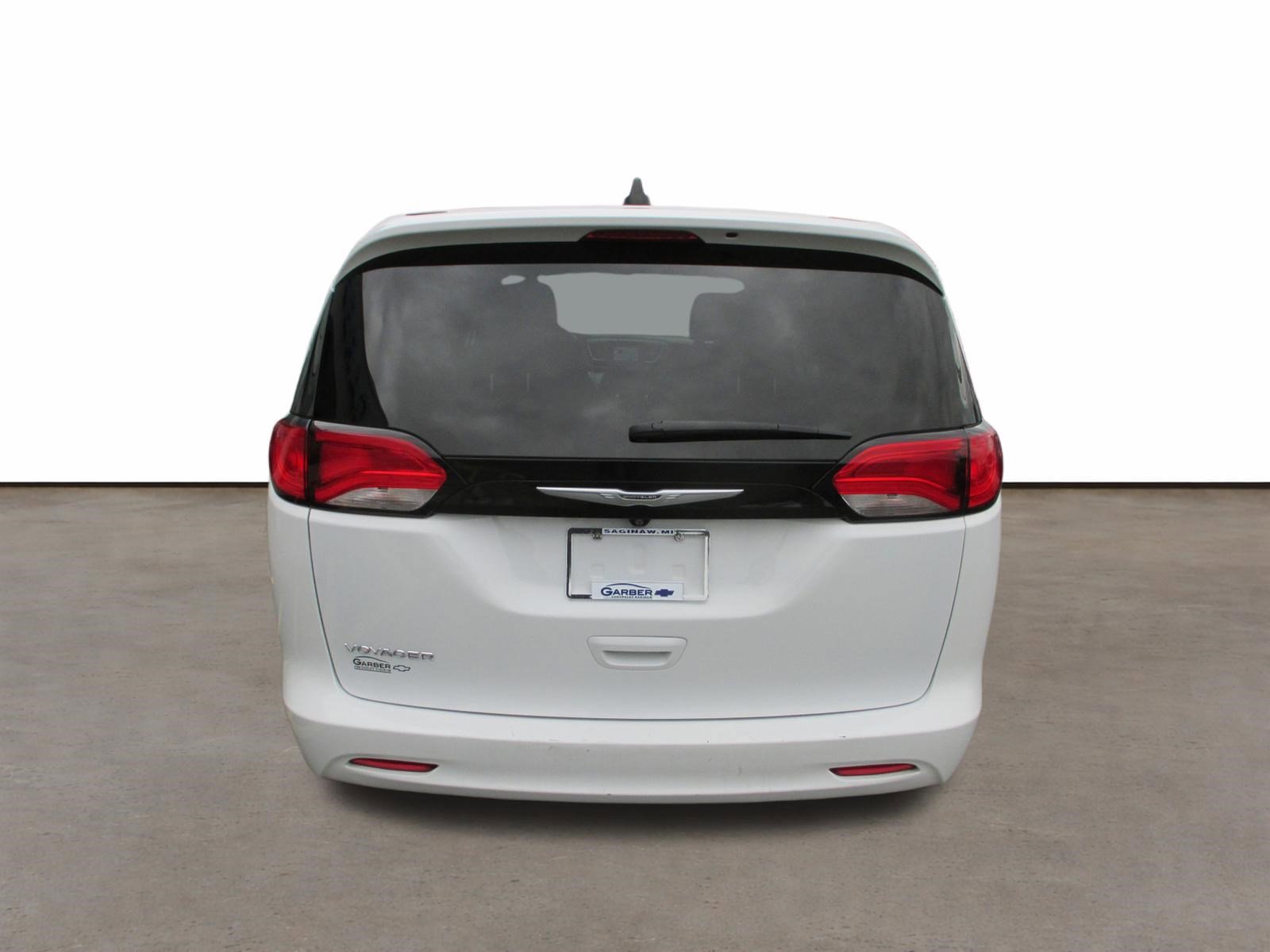 Used 2022 Chrysler Voyager LX FWD image 4