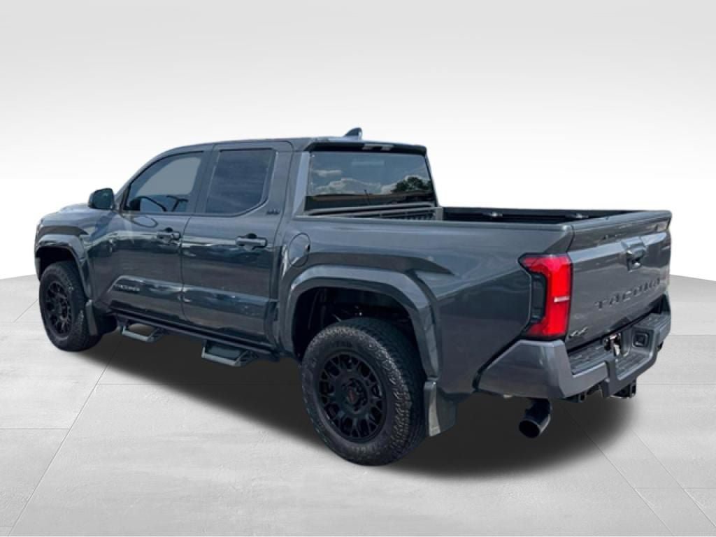 Used 2026 Toyota Tacoma SR5 AWD/4WD image 5