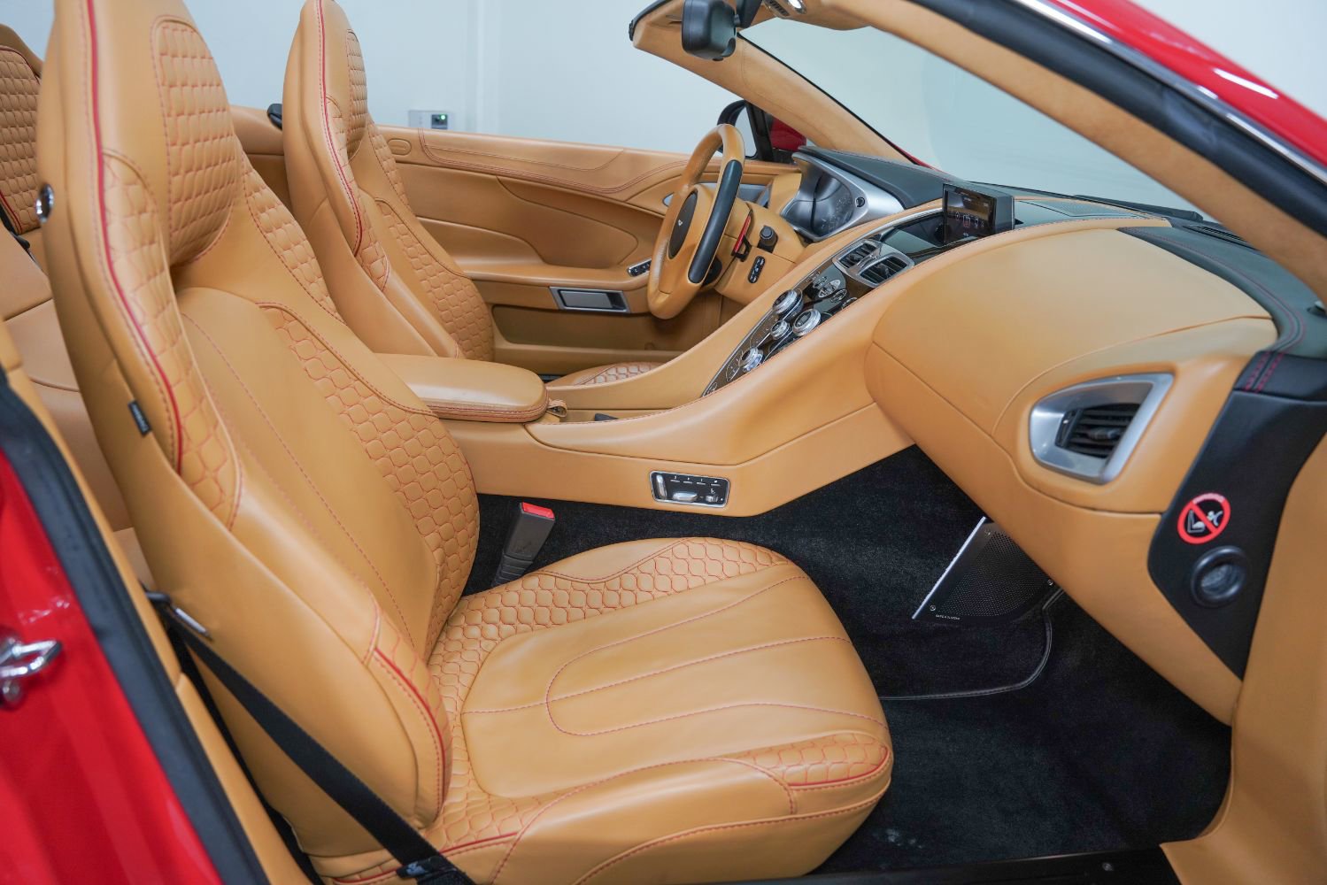 Used 2014 Aston Martin Vanquish Volante RWD image 28