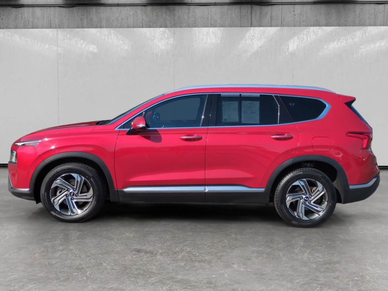 Used 2021 Hyundai Santa Fe SEL w/ Convenience + Premium Package FWD image 4