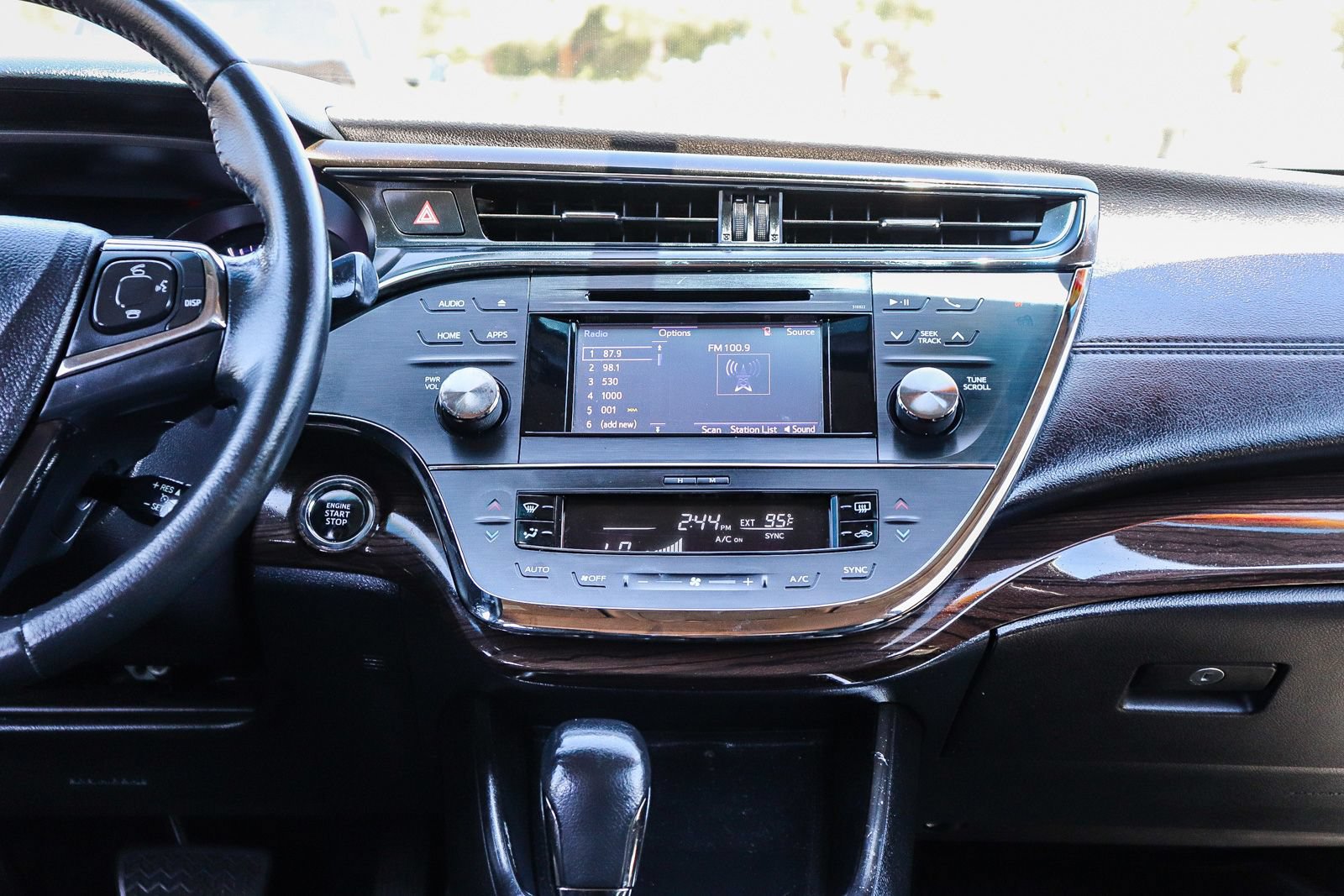 Used 2015 Toyota Avalon XLE FWD image 16