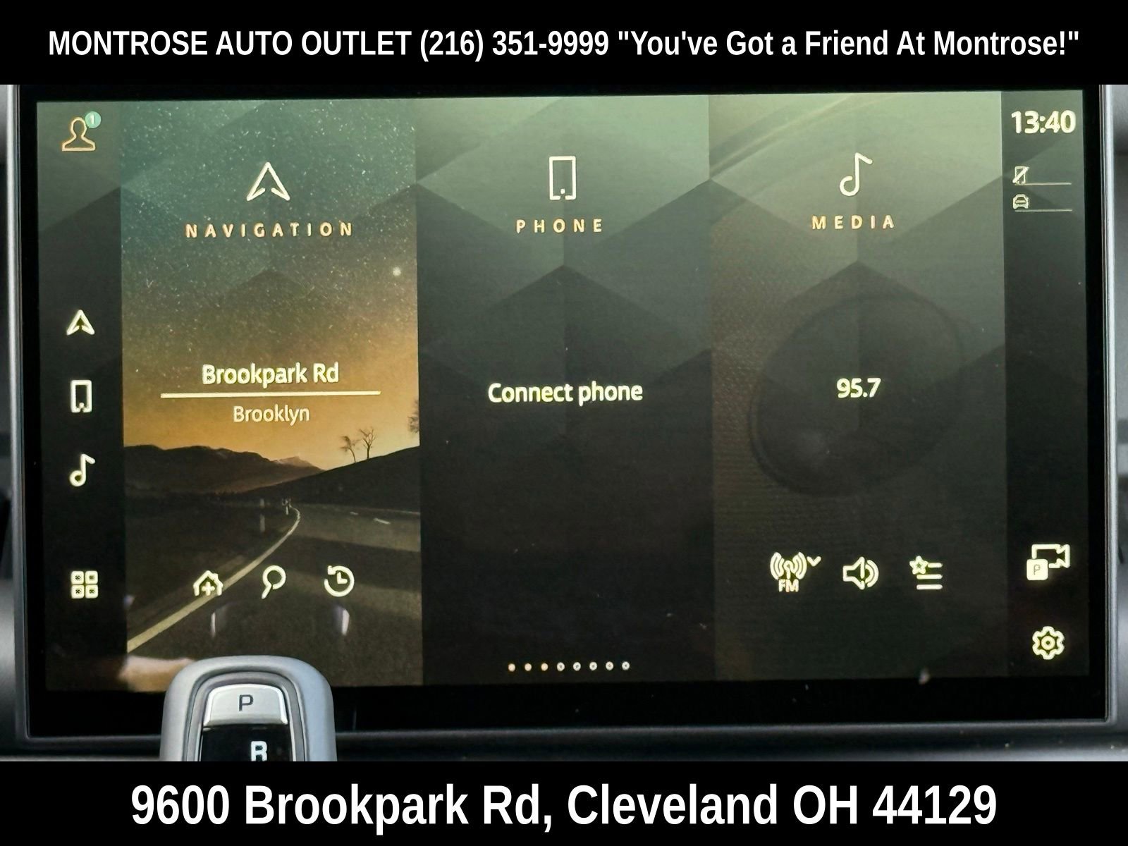 New 2025 Land Rover Defender 110 X-Dynamic SE image 21