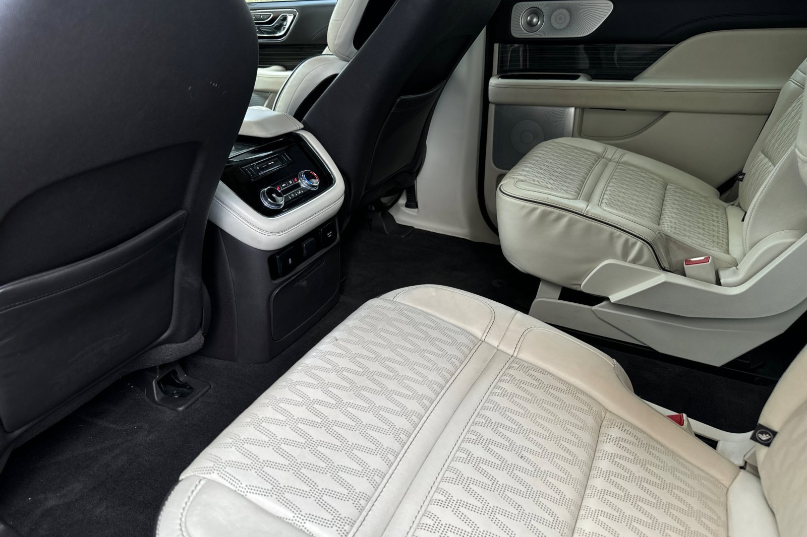 Used 2021 Lincoln Navigator Black Label w/ Cargo Convenience Package image 12