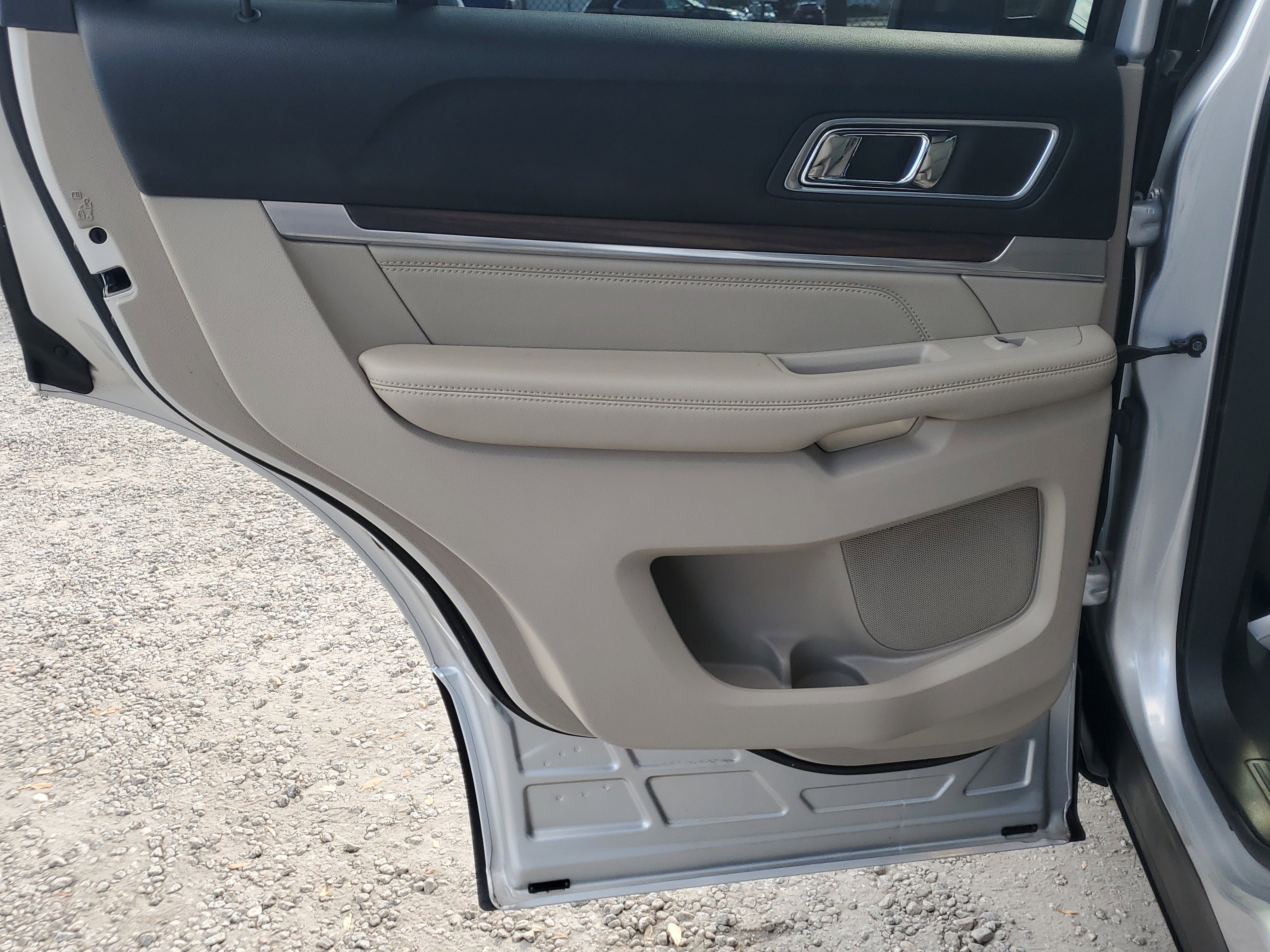 Used 2019 Ford Explorer Limited w/ Class III Trailer Tow Package image 12