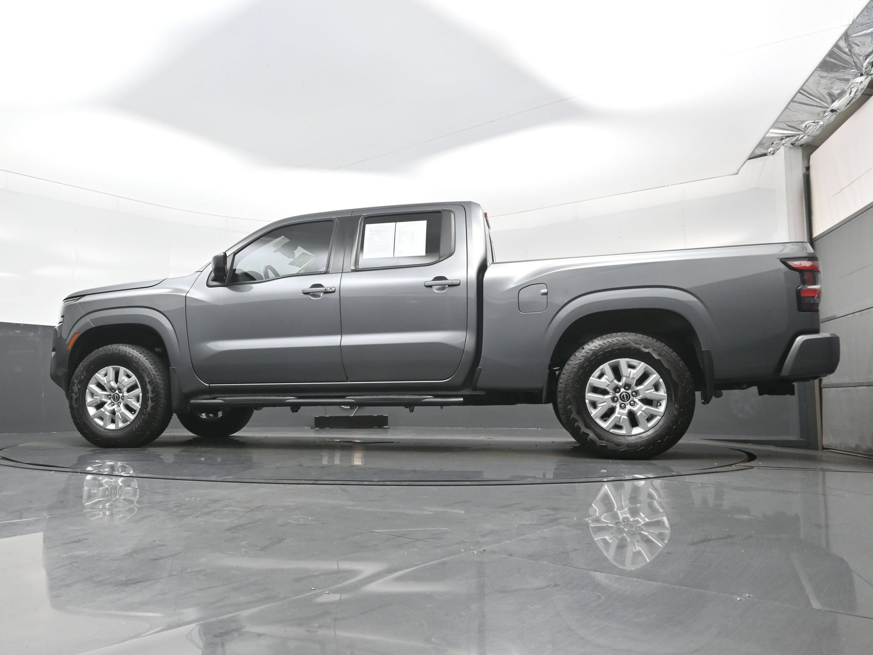Used 2024 Nissan Frontier SV w/ Technology Package RWD image 28