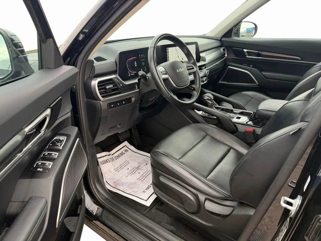 Used 2024 Kia Telluride LX image 11