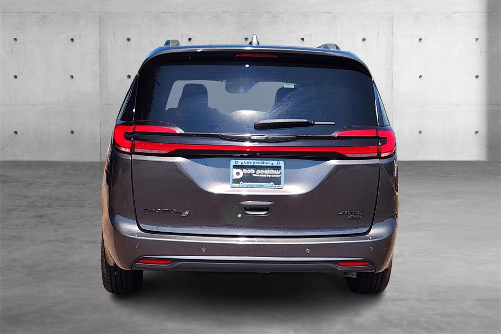 Used 2021 Chrysler Pacifica Limited w/ S Appearance Package image 4