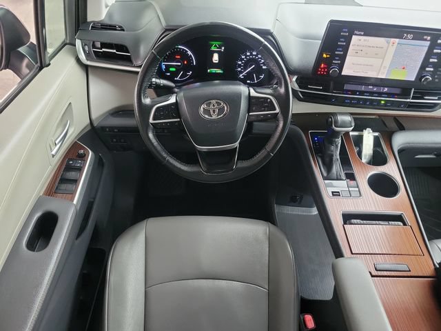 Used 2022 Toyota Sienna XLE w/ XLE Plus Package FWD image 7