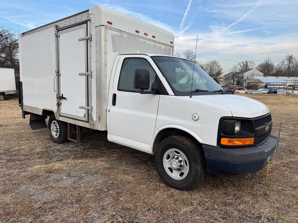 Used 2014 Chevrolet Express 3500 image 2