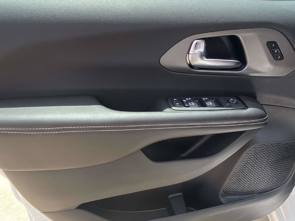 New 2027 Chrysler Pacifica Select w/ Family Tech Group FWD image 13