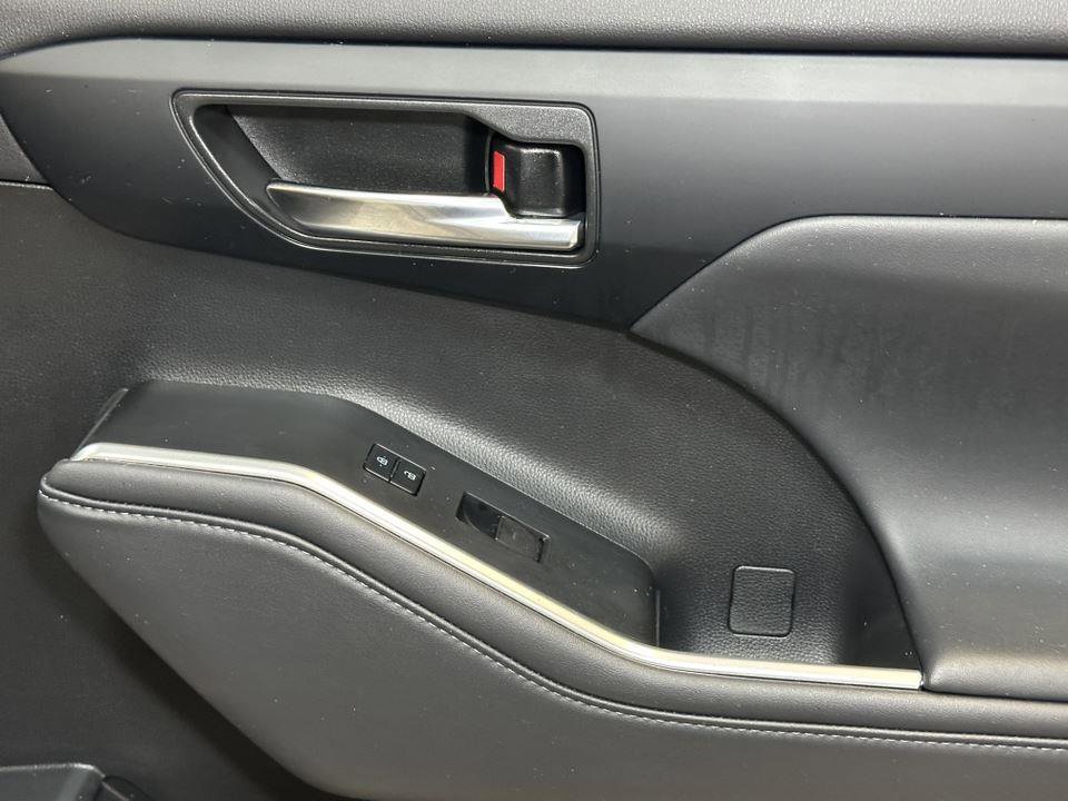 Certified 2022 Toyota Highlander XLE image 38