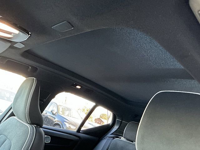 Used 2025 Volvo XC40 B5 Plus image 17