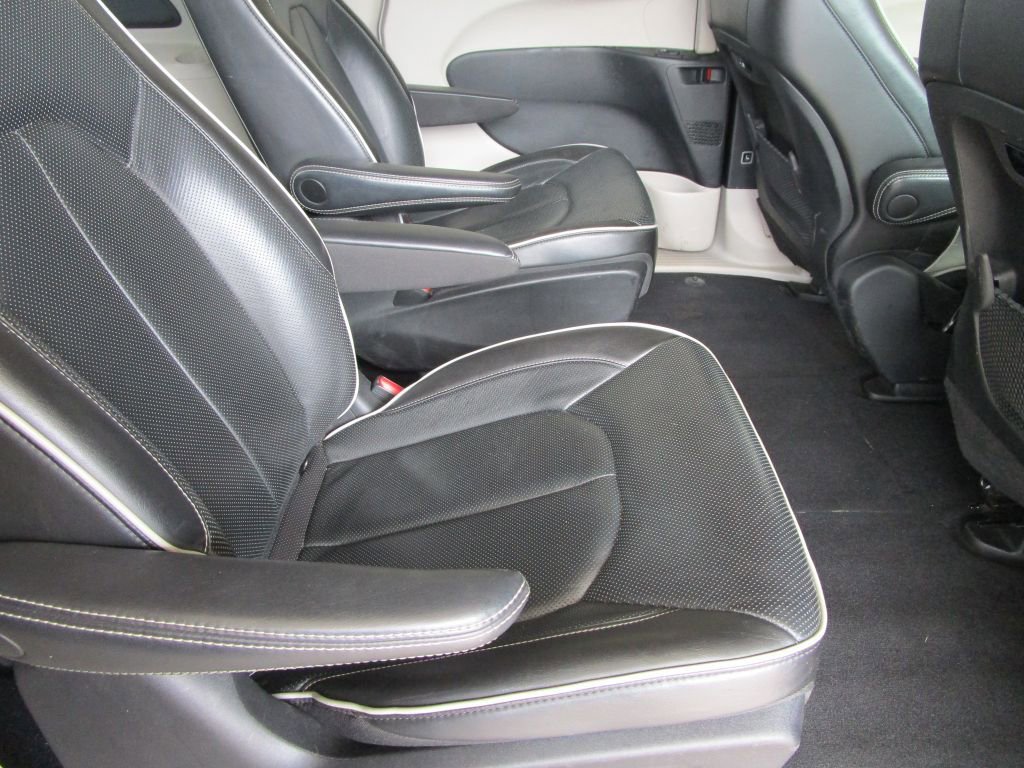 Used 2022 Chrysler Pacifica Limited image 19