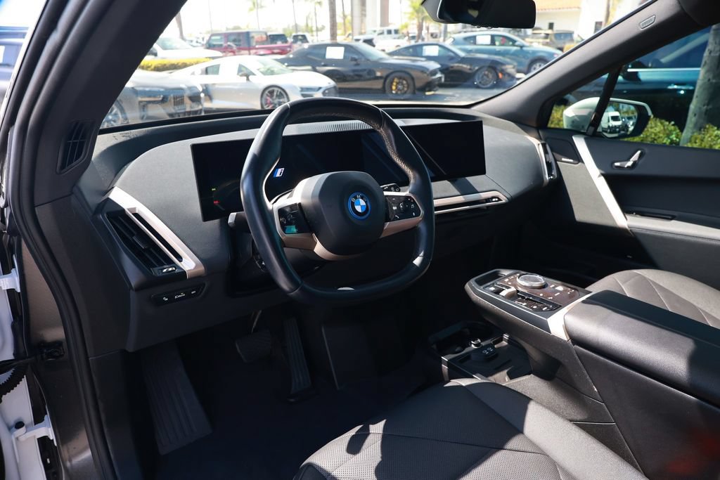 Used 2025 BMW iX xDrive50 AWD/4WD image 15