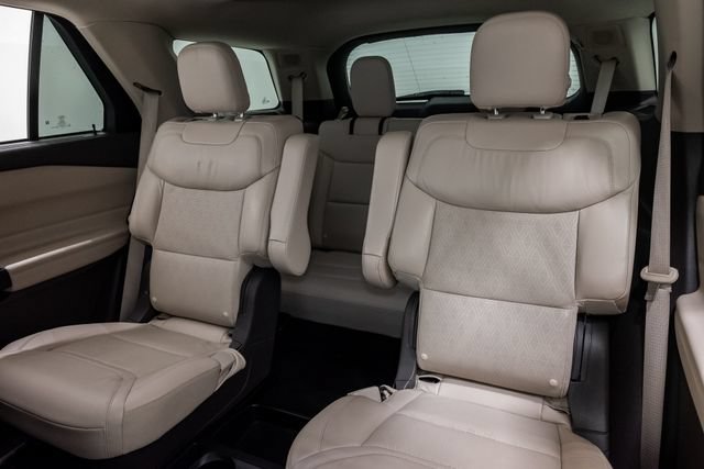 Used 2020 Ford Explorer Platinum w/ Premium Technology Package AWD/4WD image 27