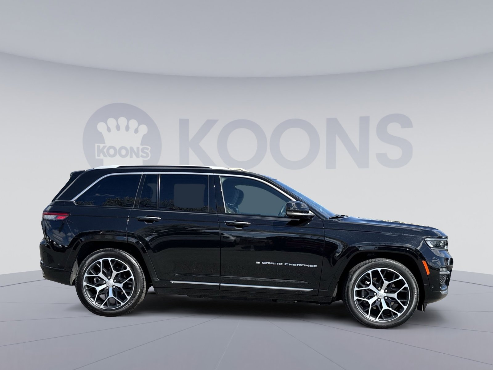 Used 2022 Jeep Grand Cherokee Summit image 8