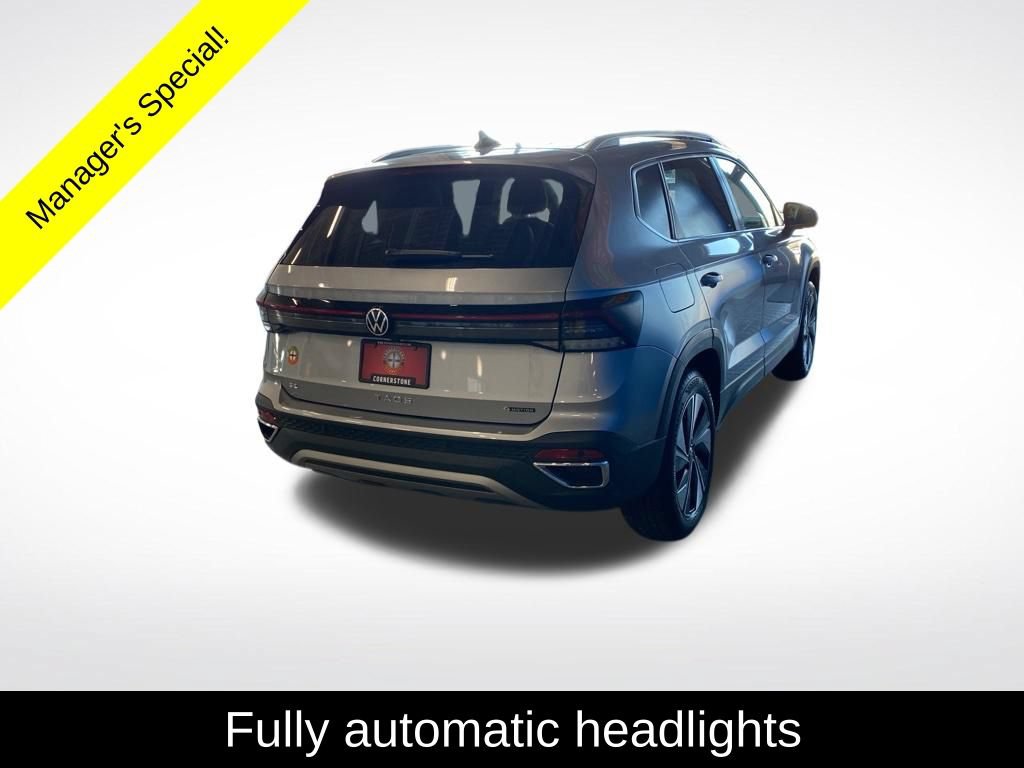 Used 2025 Volkswagen Taos SE AWD/4WD image 17