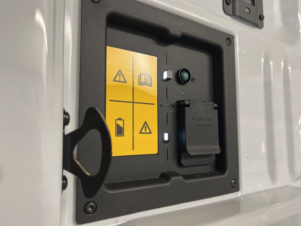 New 2025 Ford F150 Lightning Lariat image 39