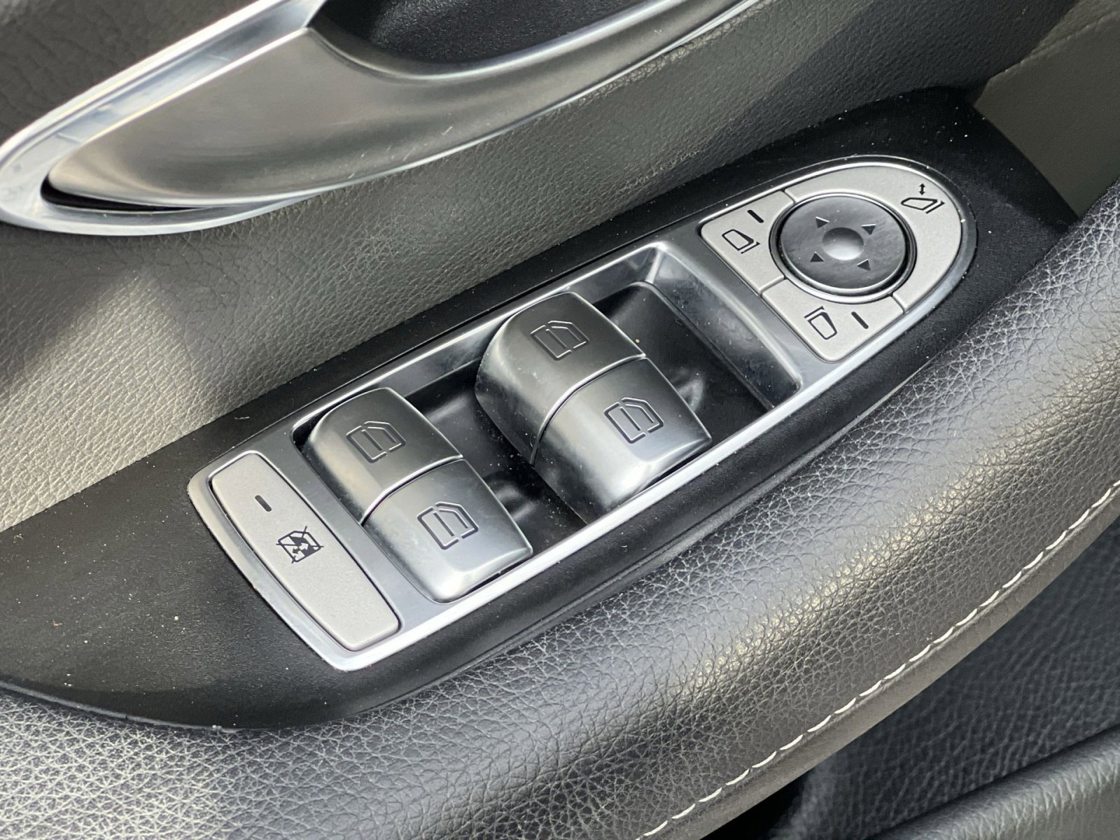 Certified 2021 Mercedes-Benz E 350 4MATIC Sedan w/ Premium Package image 13