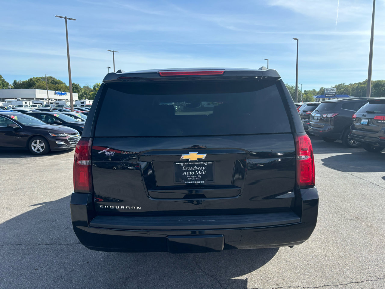 Used 2019 Chevrolet Suburban LT image 4