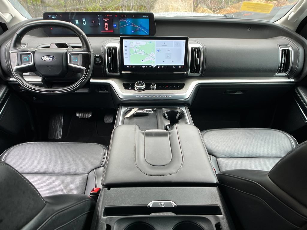 Used 2025 Ford Expedition Platinum AWD/4WD image 13