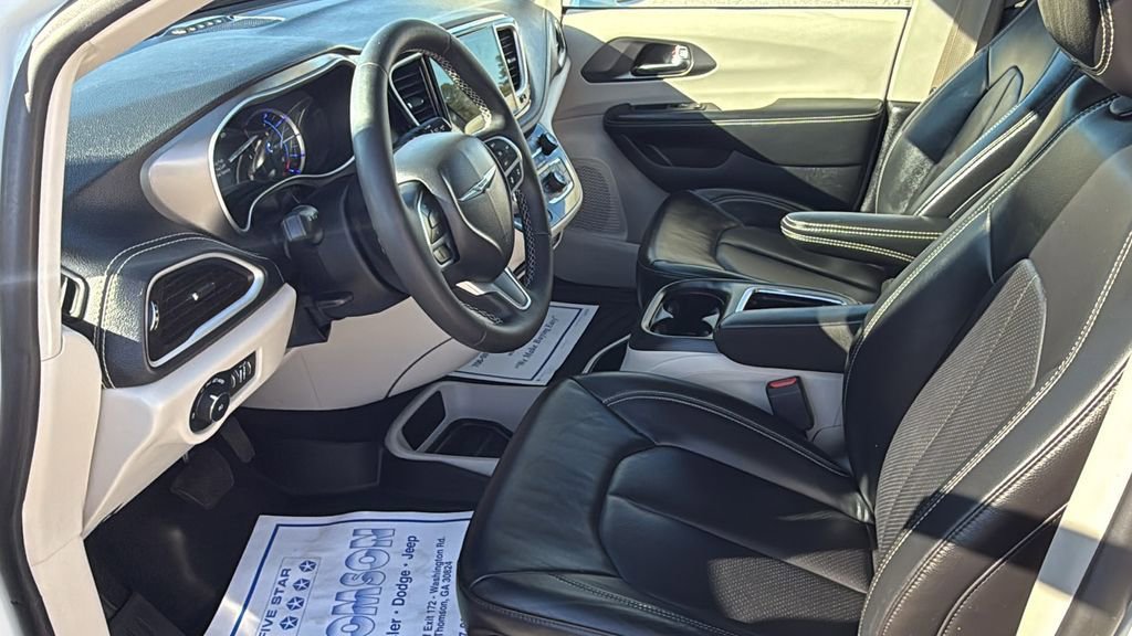Used 2022 Chrysler Pacifica Touring-L image 27