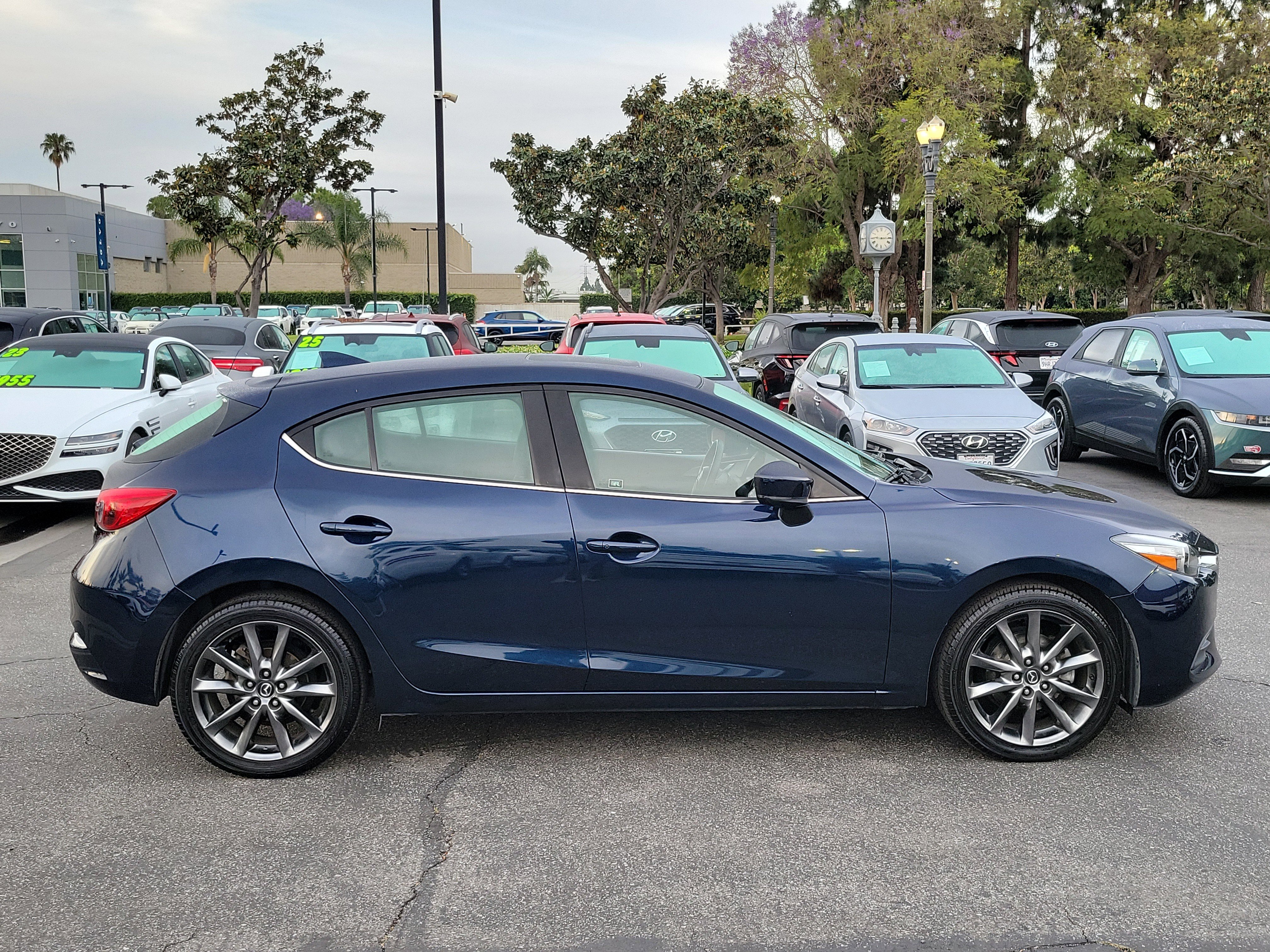 Used 2018 MAZDA MAZDA3 Touring image 5