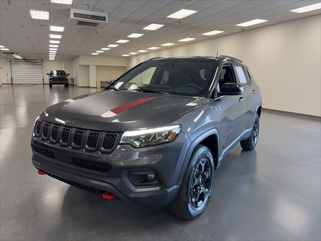 Used 2023 Jeep Compass Trailhawk w/ Trailhawk Elite Group image 3