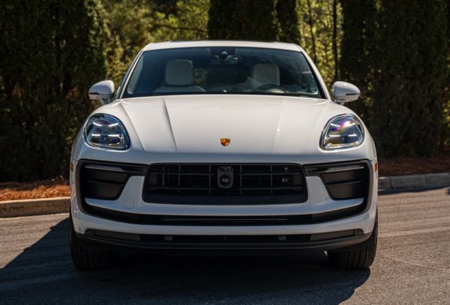 Used 2024 Porsche Macan T w/ Premium Plus Package image 17