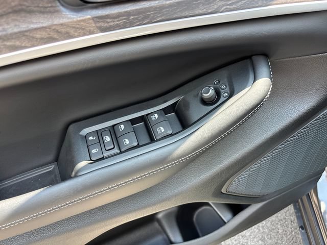 New 2026 Jeep Grand Cherokee Limited w/ Luxury Tech Group II AWD/4WD image 16