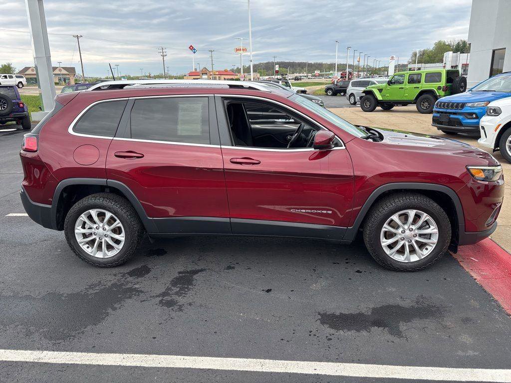 Used 2019 Jeep Cherokee Latitude w/ Cold Weather Group FWD image 6