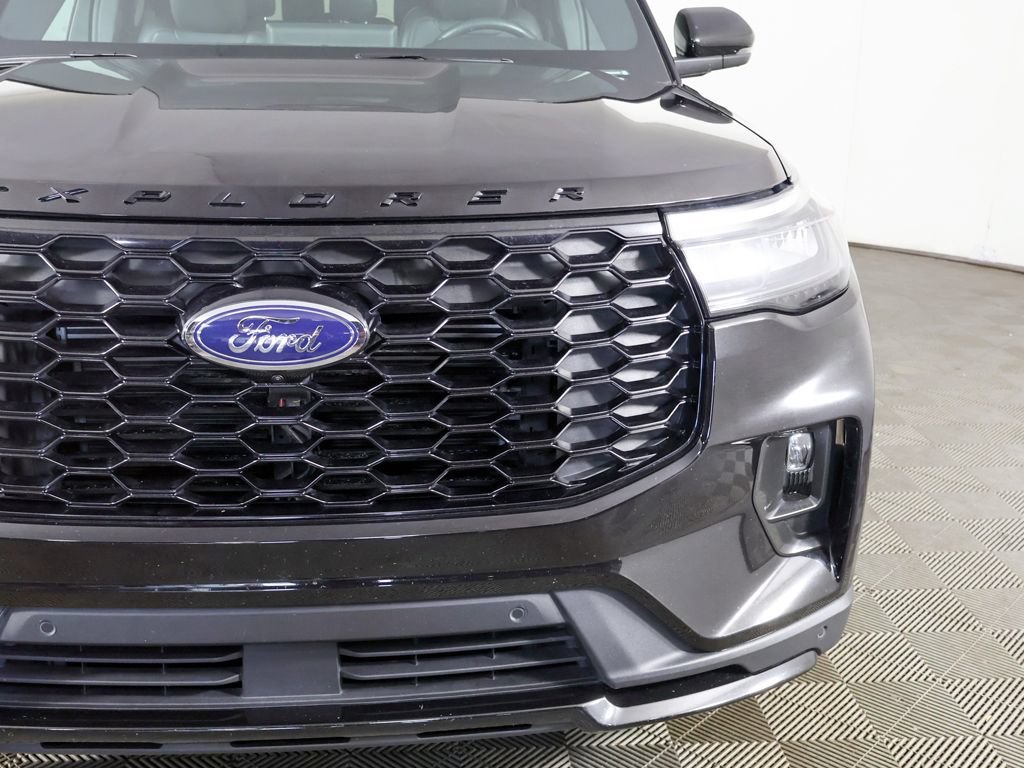 Used 2025 Ford Explorer ST-Line w/ ST-Line Street Pack AWD/4WD image 15