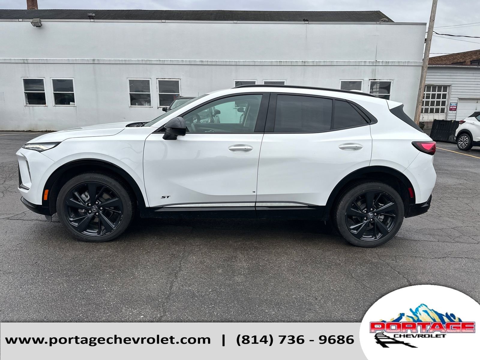Used 2025 Buick Envision Sport Touring image 2