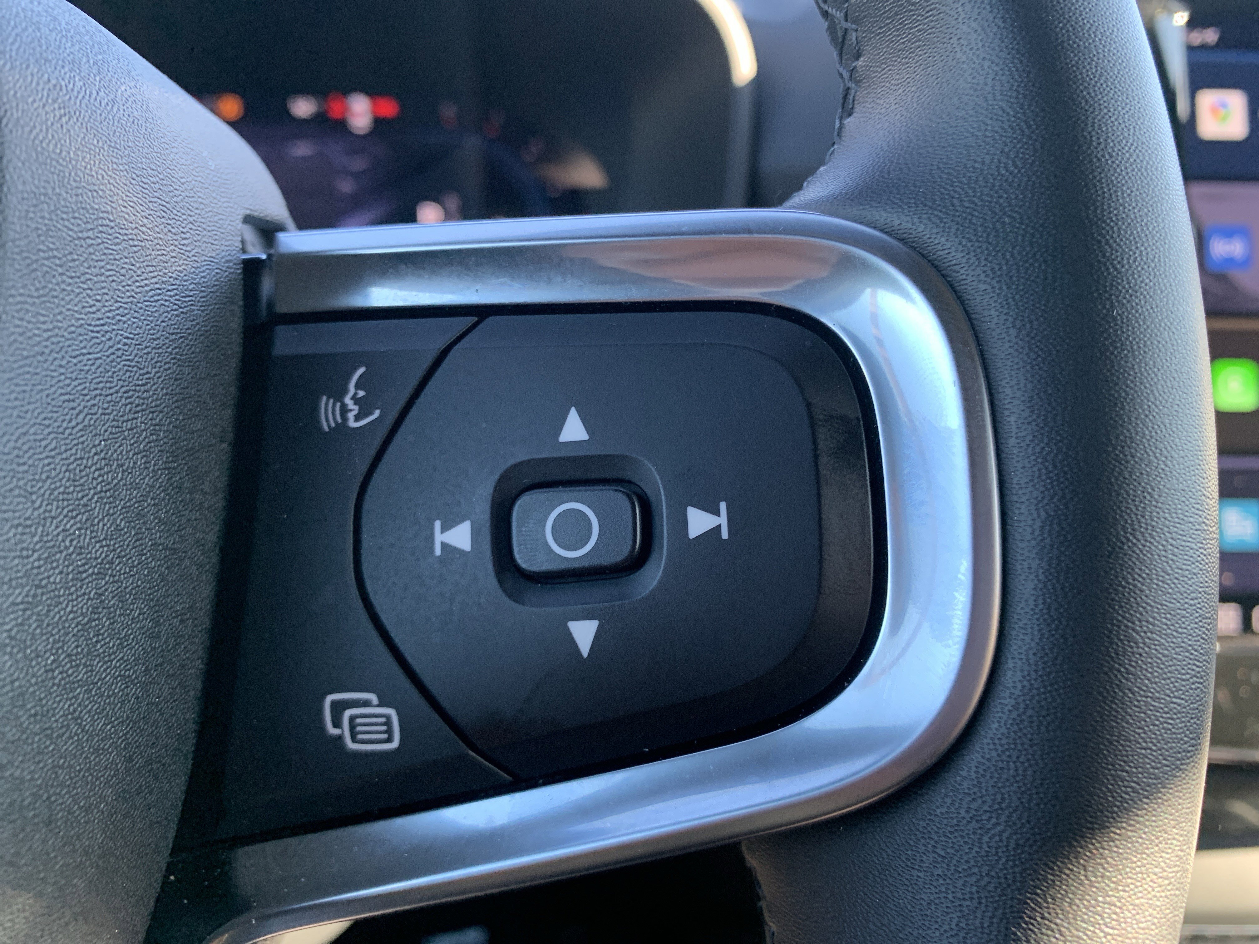 Used 2025 Volvo XC40 B5 Plus image 20