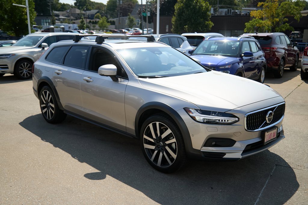 New 2026 Volvo V90 B6 Cross Country Ultra w/ Climate Package image 5