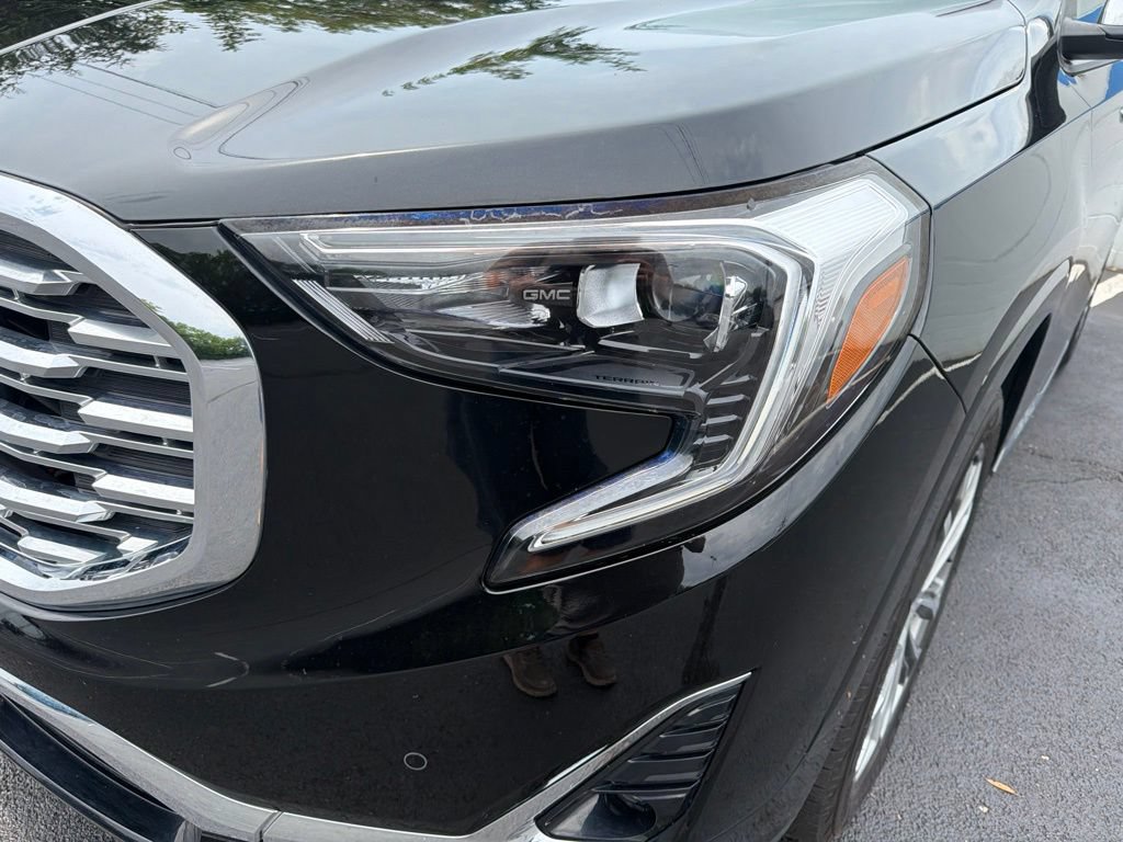 Used 2020 GMC Terrain Denali w/ Denali Premium Package FWD image 9