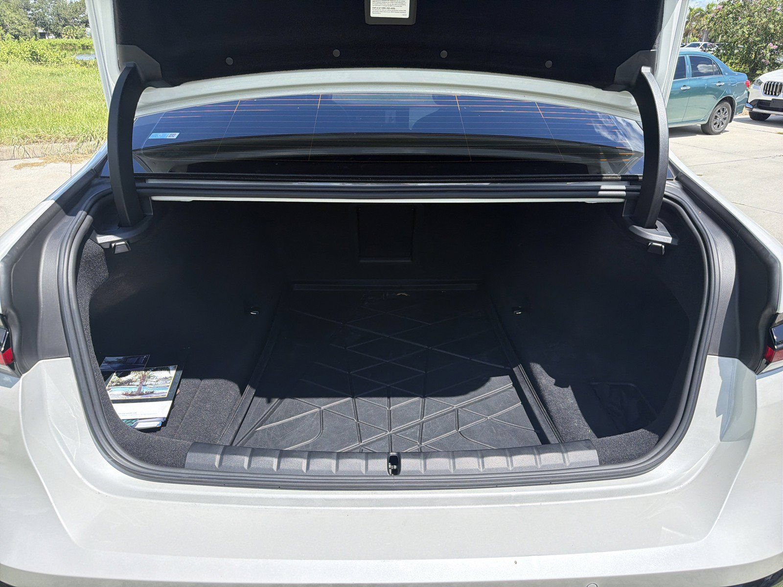 Used 2023 BMW 740i RWD image 12