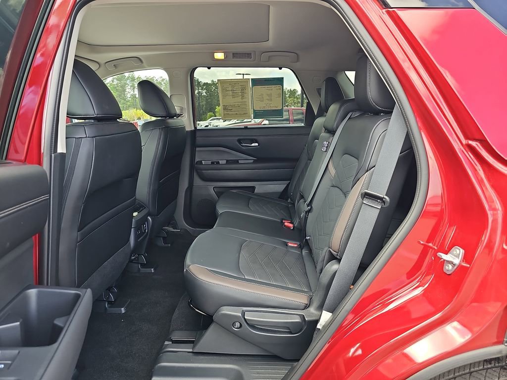 Used 2024 Nissan Pathfinder Platinum w/ Cargo Package image 19