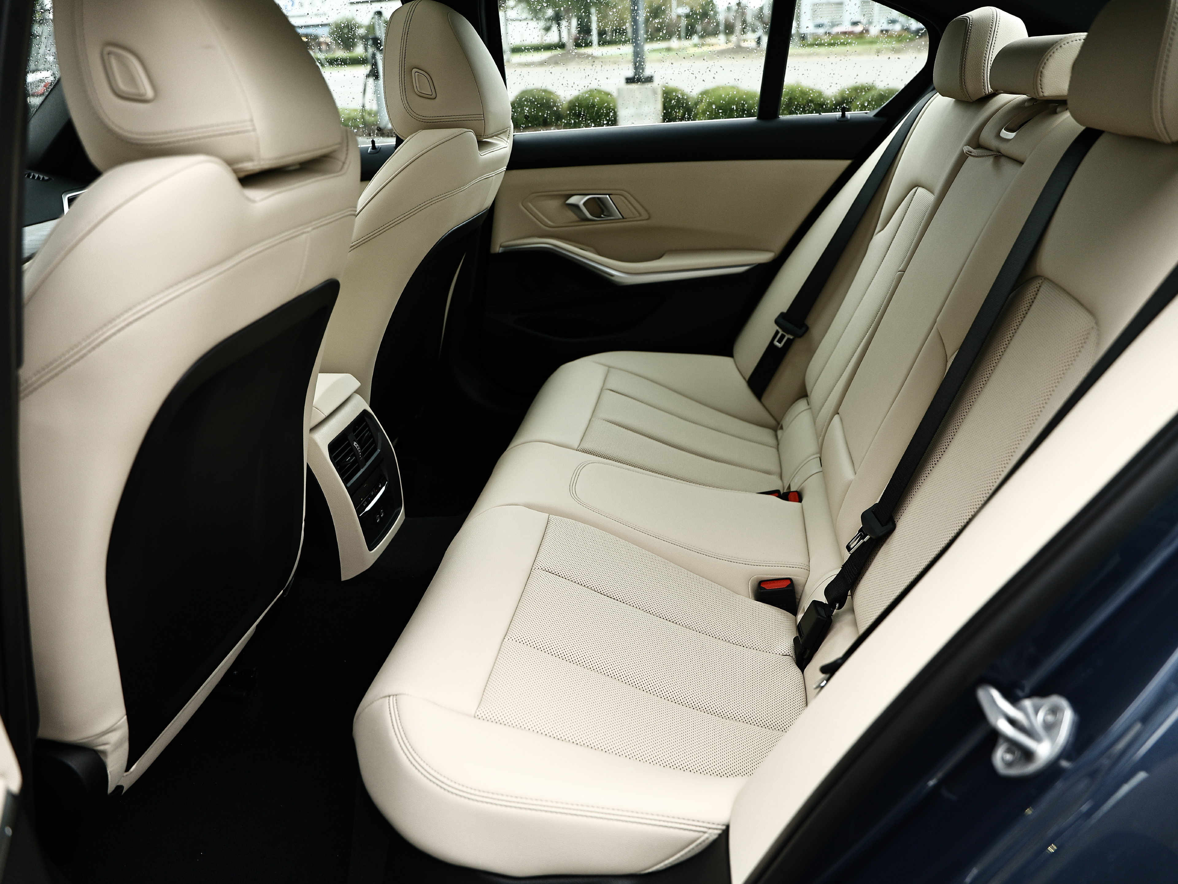 New 2026 BMW 330i Sedan w/ Premium Package RWD image 26