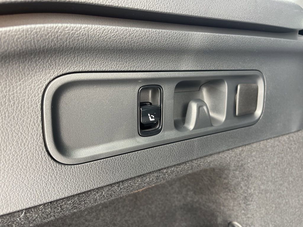 New 2026 Mercedes-Benz GLC 300 4MATIC image 9