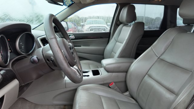 Used 2011 Jeep Grand Cherokee Laredo AWD/4WD image 9