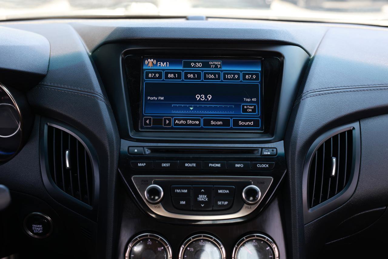 Used 2013 Hyundai Genesis 3.8 RWD image 34
