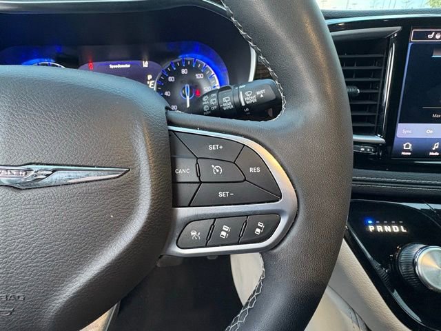 Used 2023 Chrysler Pacifica Limited image 16
