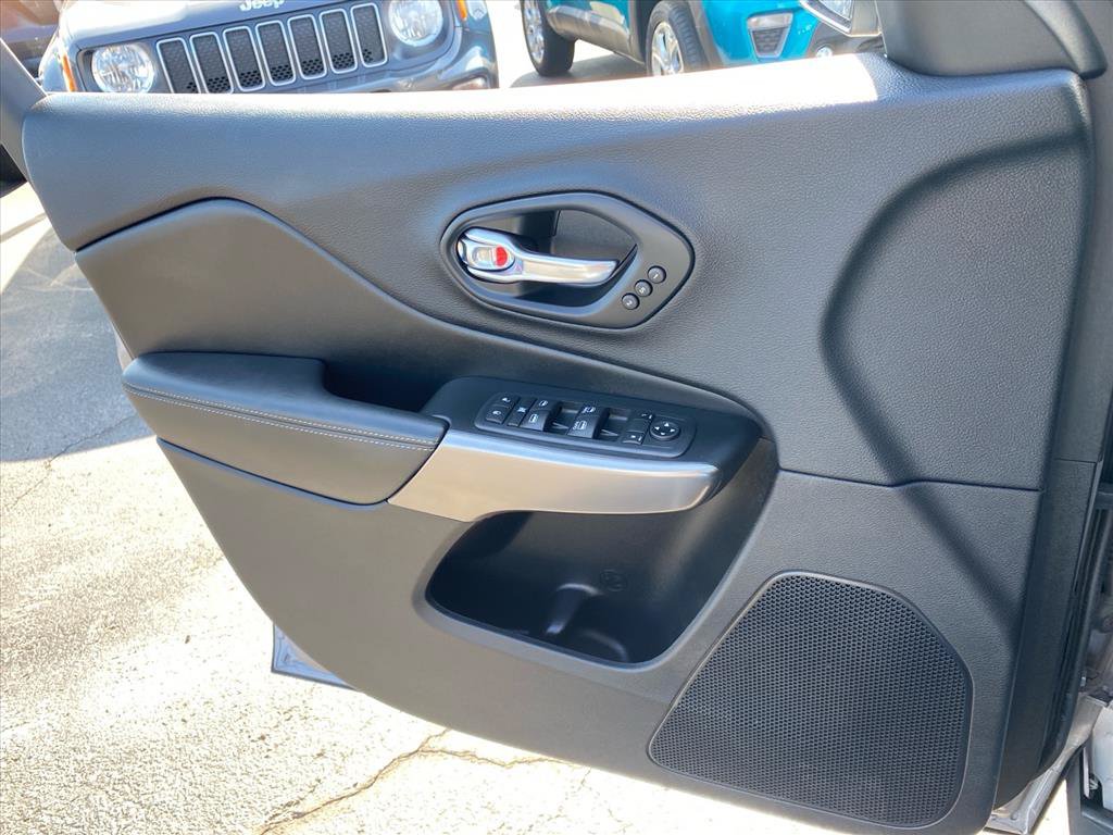 Used 2020 Jeep Cherokee Limited AWD/4WD image 21