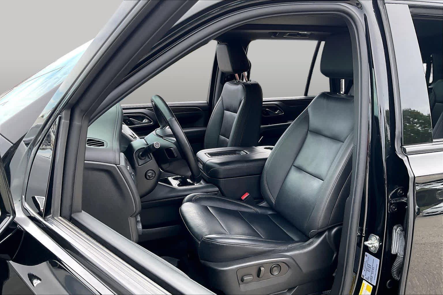 Used 2022 Chevrolet Tahoe Z71 w/ Z71 Off-Road Package AWD/4WD image 8