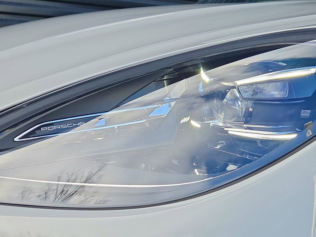 Certified 2022 Porsche Macan image 25