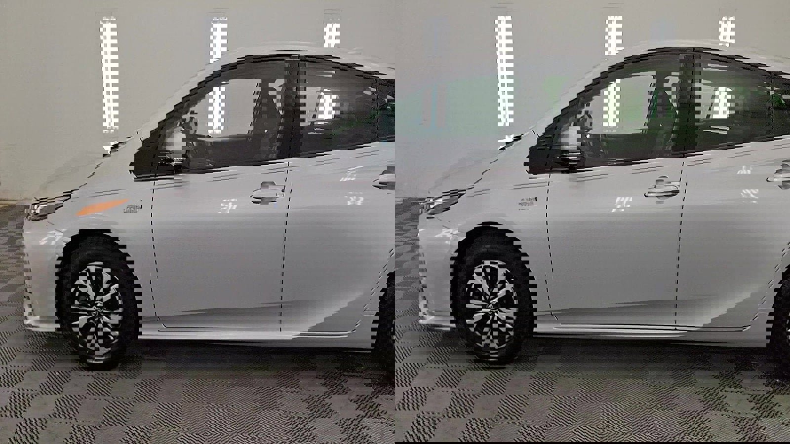 Used 2018 Toyota Prius Prime Advanced image 9