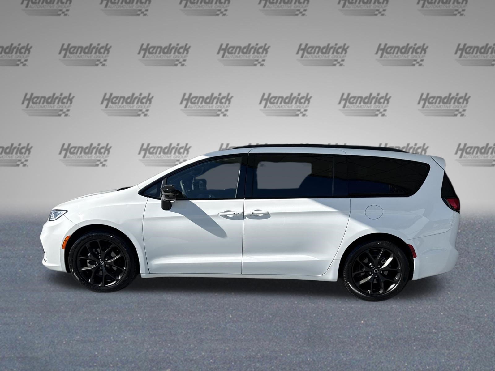 Used 2025 Chrysler Pacifica Limited FWD image 8